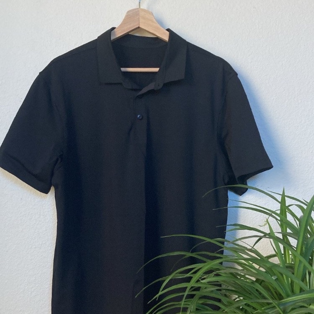 Mens lululemon stretchy black polo